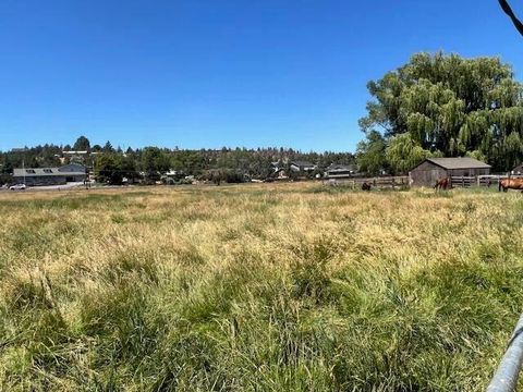 Tiny photo for 585 SW Fairgrounds Road, Madras, OR 97741 (MLS # 220214937)
