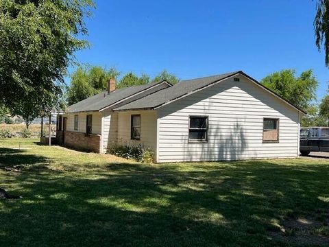 Tiny photo for 585 SW Fairgrounds Road, Madras, OR 97741 (MLS # 220214937)