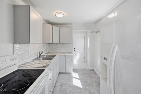 Tiny photo for 2072 NE Fairview Avenue, Grants Pass, OR 97526 (MLS # 220227323)
