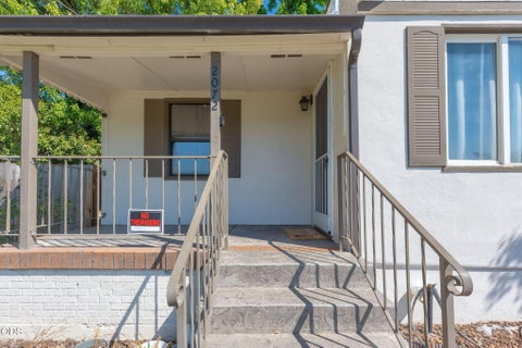 Tiny photo for 2072 NE Fairview Avenue, Grants Pass, OR 97526 (MLS # 220227323)