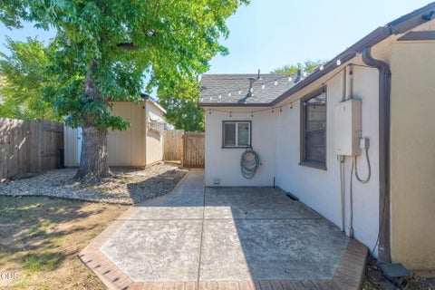 Tiny photo for 2072 NE Fairview Avenue, Grants Pass, OR 97526 (MLS # 220227323)