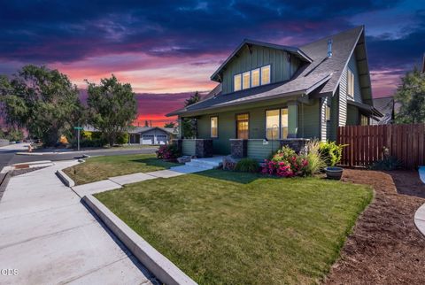 Photo of 1130 SW Indian Avenue, Redmond, OR 97756 (MLS # 220224841)