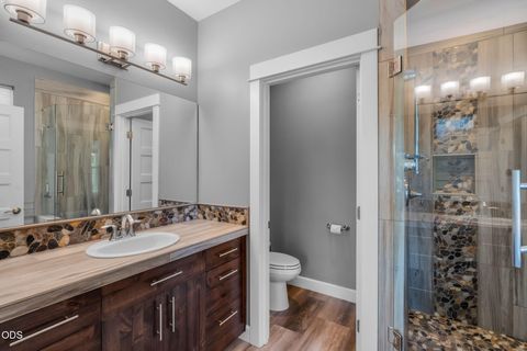 Tiny photo for 1130 SW Indian Avenue, Redmond, OR 97756 (MLS # 220224841)