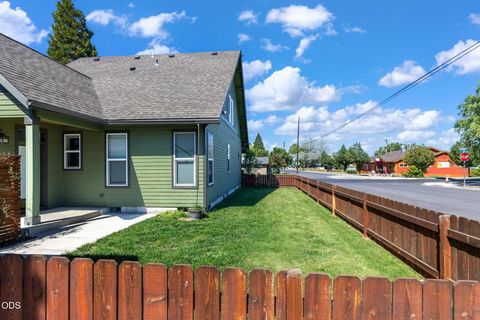 Tiny photo for 1130 SW Indian Avenue, Redmond, OR 97756 (MLS # 220224841)