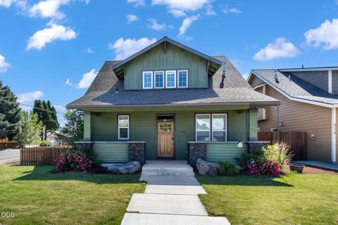 Tiny photo for 1130 SW Indian Avenue, Redmond, OR 97756 (MLS # 220224841)