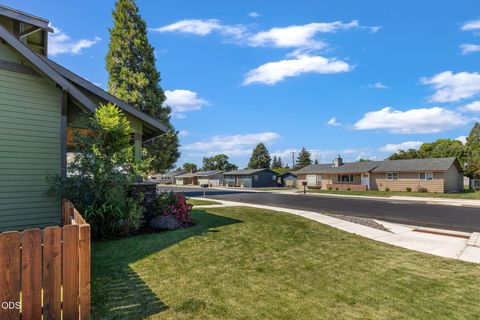 Tiny photo for 1130 SW Indian Avenue, Redmond, OR 97756 (MLS # 220224841)