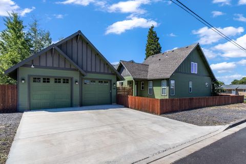 Tiny photo for 1130 SW Indian Avenue, Redmond, OR 97756 (MLS # 220224841)
