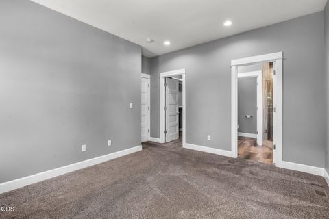 Tiny photo for 1130 SW Indian Avenue, Redmond, OR 97756 (MLS # 220224841)