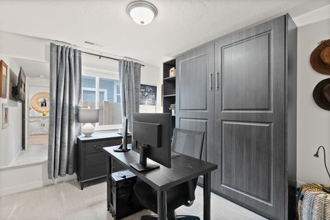 Tiny photo for 632 N Reed Street, Sisters, OR 97759 (MLS # 220212263)