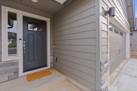 Tiny photo for 632 N Reed Street, Sisters, OR 97759 (MLS # 220212263)