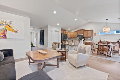 Tiny photo for 632 N Reed Street, Sisters, OR 97759 (MLS # 220212263)