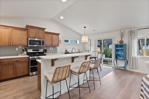 Tiny photo for 632 N Reed Street, Sisters, OR 97759 (MLS # 220212263)