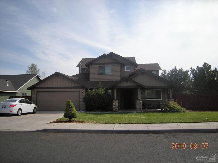 Large craftsman style home on Redmond's NW side with formal dining area with an eating bar, gas fireplace in the family room, large utility room and a huge patio for entertaining. Landscaped with a shed and access to back yard for RV or toy parking. Close to schools, shopping, hospital & medical facilities with easy highway & by-pass access. Tandem portion of garage converted to unpermitted living space.