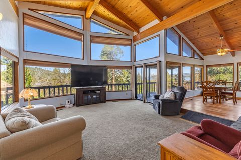 Tiny photo for 1240 Vista Way, Klamath Falls, OR 97601 (MLS # 220219351)