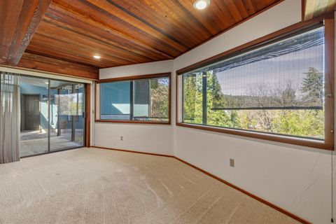 Tiny photo for 1240 Vista Way, Klamath Falls, OR 97601 (MLS # 220219351)