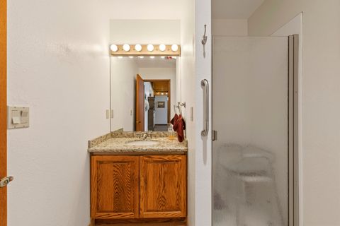Tiny photo for 1240 Vista Way, Klamath Falls, OR 97601 (MLS # 220219351)