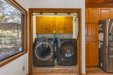 Tiny photo for 1240 Vista Way, Klamath Falls, OR 97601 (MLS # 220219351)