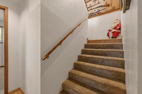 Tiny photo for 1240 Vista Way, Klamath Falls, OR 97601 (MLS # 220219351)