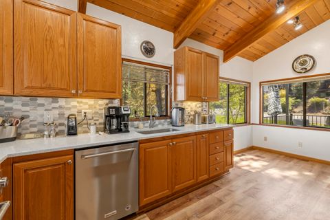 Tiny photo for 1240 Vista Way, Klamath Falls, OR 97601 (MLS # 220219351)