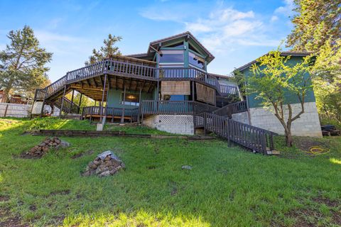 Tiny photo for 1240 Vista Way, Klamath Falls, OR 97601 (MLS # 220219351)