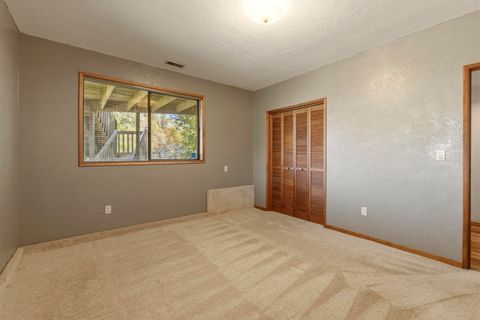 Tiny photo for 1240 Vista Way, Klamath Falls, OR 97601 (MLS # 220219351)