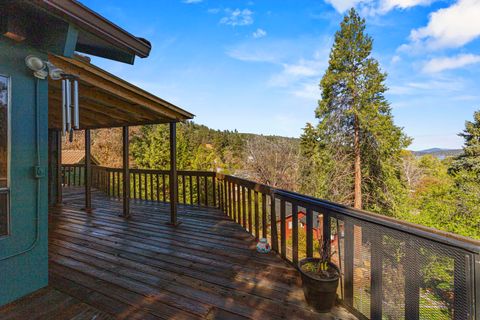 Tiny photo for 1240 Vista Way, Klamath Falls, OR 97601 (MLS # 220219351)