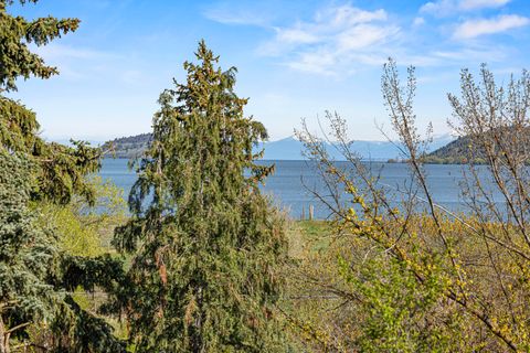 Tiny photo for 1240 Vista Way, Klamath Falls, OR 97601 (MLS # 220219351)