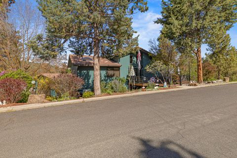 Tiny photo for 1240 Vista Way, Klamath Falls, OR 97601 (MLS # 220219351)