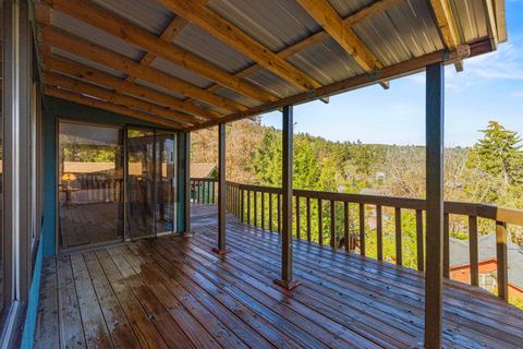 Tiny photo for 1240 Vista Way, Klamath Falls, OR 97601 (MLS # 220219351)