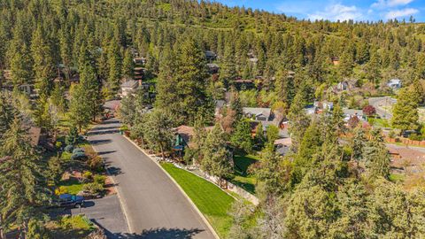 Tiny photo for 1240 Vista Way, Klamath Falls, OR 97601 (MLS # 220219351)