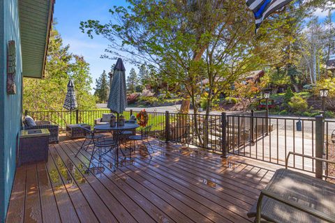 Tiny photo for 1240 Vista Way, Klamath Falls, OR 97601 (MLS # 220219351)