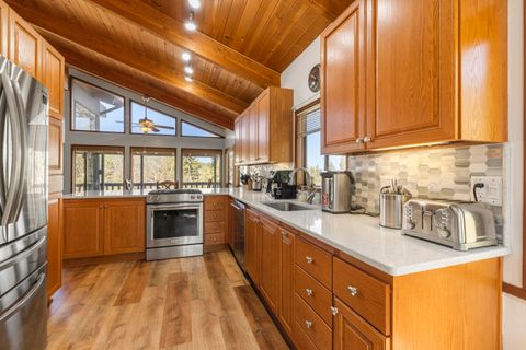 Tiny photo for 1240 Vista Way, Klamath Falls, OR 97601 (MLS # 220219351)