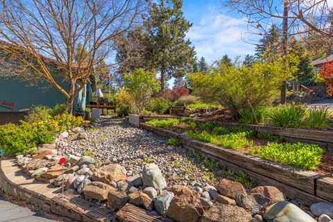 Tiny photo for 1240 Vista Way, Klamath Falls, OR 97601 (MLS # 220219351)