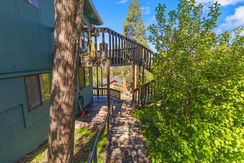 Tiny photo for 1240 Vista Way, Klamath Falls, OR 97601 (MLS # 220219351)