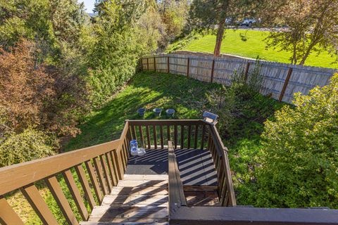 Tiny photo for 1240 Vista Way, Klamath Falls, OR 97601 (MLS # 220219351)