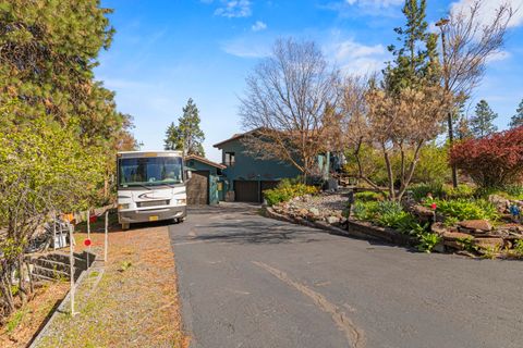 Tiny photo for 1240 Vista Way, Klamath Falls, OR 97601 (MLS # 220219351)