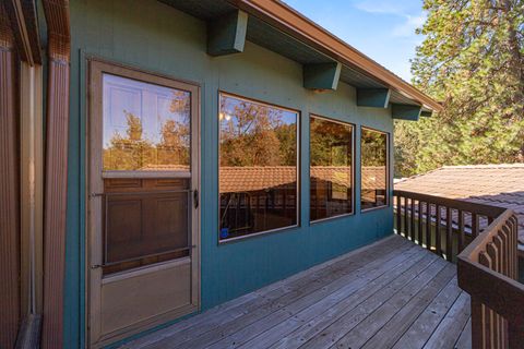 Tiny photo for 1240 Vista Way, Klamath Falls, OR 97601 (MLS # 220219351)
