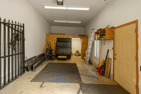 Tiny photo for 1240 Vista Way, Klamath Falls, OR 97601 (MLS # 220219351)