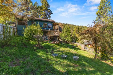 Tiny photo for 1240 Vista Way, Klamath Falls, OR 97601 (MLS # 220219351)
