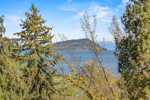 Tiny photo for 1240 Vista Way, Klamath Falls, OR 97601 (MLS # 220219351)