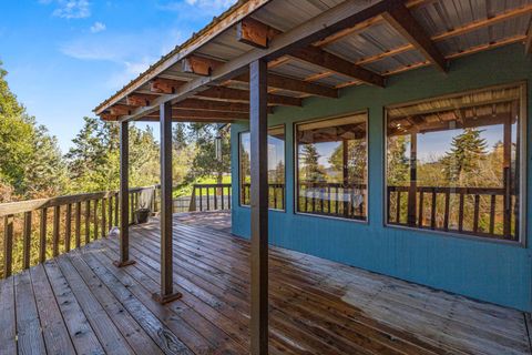 Tiny photo for 1240 Vista Way, Klamath Falls, OR 97601 (MLS # 220219351)