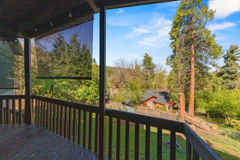 Tiny photo for 1240 Vista Way, Klamath Falls, OR 97601 (MLS # 220219351)