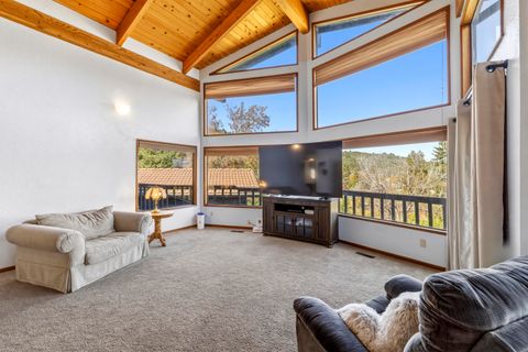 Tiny photo for 1240 Vista Way, Klamath Falls, OR 97601 (MLS # 220219351)