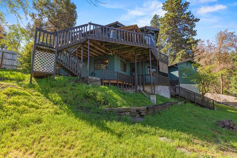 Tiny photo for 1240 Vista Way, Klamath Falls, OR 97601 (MLS # 220219351)