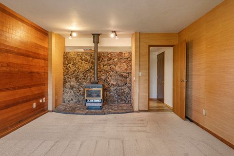 Tiny photo for 1240 Vista Way, Klamath Falls, OR 97601 (MLS # 220219351)