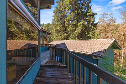 Tiny photo for 1240 Vista Way, Klamath Falls, OR 97601 (MLS # 220219351)