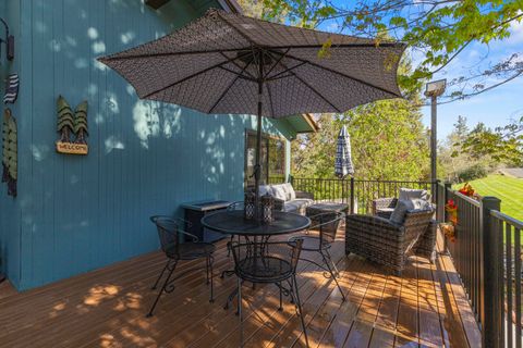 Tiny photo for 1240 Vista Way, Klamath Falls, OR 97601 (MLS # 220219351)