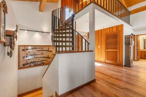 Tiny photo for 1240 Vista Way, Klamath Falls, OR 97601 (MLS # 220219351)