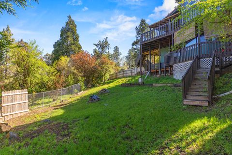 Tiny photo for 1240 Vista Way, Klamath Falls, OR 97601 (MLS # 220219351)