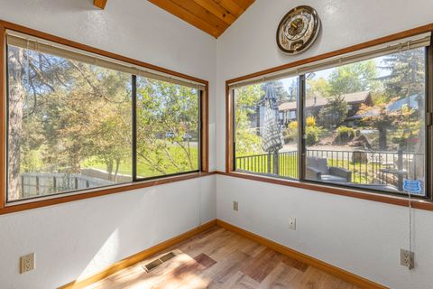 Tiny photo for 1240 Vista Way, Klamath Falls, OR 97601 (MLS # 220219351)